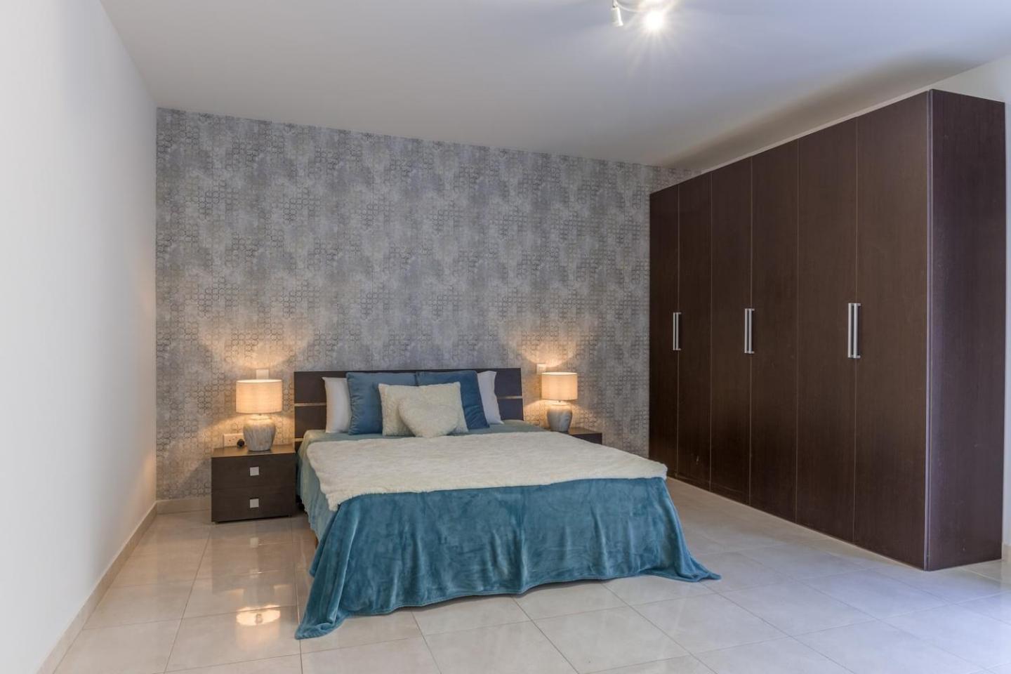 Apartment The Pinnacle Penthouse W Jacuzzi By Homely *